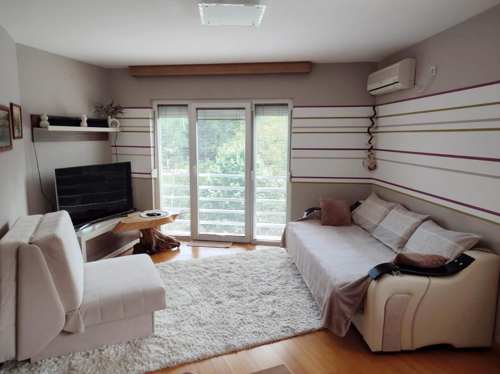 Apartman Lux Sneznik Vrnjacka Banja Ngoại thất bức ảnh